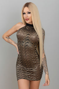 Vestido Corto Metalizado – Brillo y Estilo en Cada Movimiento