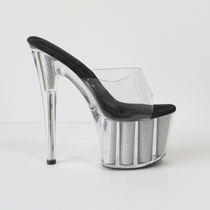 Tacón tipo mule de plataforma extrema con diseño futurista y llamativo 17cm