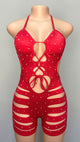 Mono Rojo Corto Sexy con Aberturas y Brillantes – Edición Glam